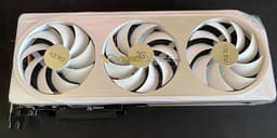 Nvidia, а с такими переходниками питания проблем у карт не будет? RTX 4070 Ti засветилась на фото с новым кабелем