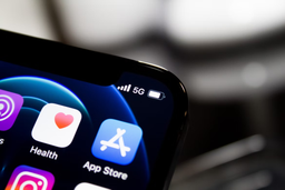 Apple разрешила продавать приложения для iPhone за 15 рублей и 899 тысяч рублей