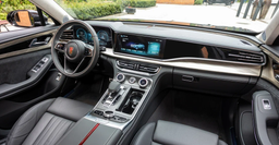 Конкурент Mercedes S-класса и «семёрки» BMW. Роскошный седан Hongqi H9 приехал в Россию