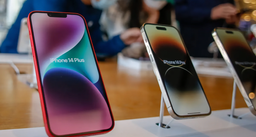 iPhone лидирует по продажам в России, но только по деньгам
