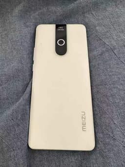 Meizu 20 Pro показали на живых фото. Он неожиданно напомнил Redmi Note 8 Pro