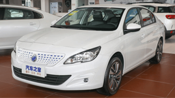 В Китае появился Peugeot 408 со съёмной тяговой батареей. Теоретически такой электрический Peugeot 408 мог бы доехать до России
