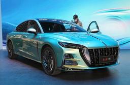 248 л.с., 8-ступенчатый «автомат», 5 метров длины. Представлен люксовый седан Hongqi H6, он может доехать до России