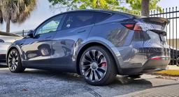 Покупателям Tesla запрещают перепродавать машины в течение года. Иначе нужно выплатить штраф