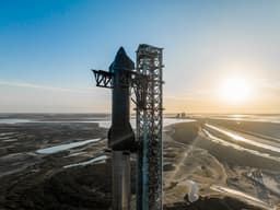 Гигантскую ракету Starship впервые заправили в собранном виде. Илон Маск показал новые фото