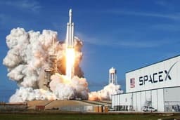 Роскосмос теряет контракты, а SpaceX получает новые. NASA выделило компании Илона Маска 3,5 миллиарда долларов на три пилотируемых космических полета