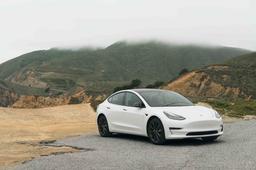 Впервые в мире: каршеринг Tesla Model Y дебютировал в Москве. Машины можно арендовать поминутно