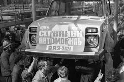 «Про комбайн все забудут, а автомобиль останется». «АвтоВАЗ» отмечает сегодня 45-летие легендарного внедорожника Lada Niva