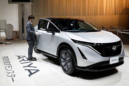 Nissan откладывает продажи электрических кроссоверов Ariya из-за проблем с цепочкой поставок
