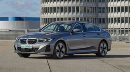 BMW выпустила новый электромобиль i3, но он не имеет ничего общего с культовой машиной десятилетней давности