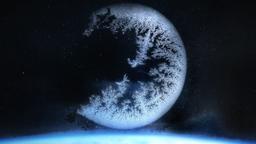 Российский космонавт сфотографировал кристаллы льда на иллюминаторе МКС, и никто не знает, как они образовались