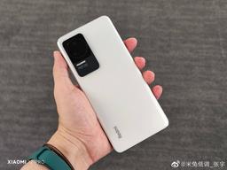Новую версию Redmi K50 с матовой задней панелью показали вживую