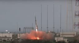 Впервые за 50 лет NASA запустило ракету не с американского космодрома. Пуск первой из трёх 13-метровых научных ракет состоялся в Австралии