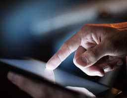 Ростех представил систему управления доступом со смартфона SmartAirKey. Она открывает замки с расстояния 30 метров и не нуждается в Интернет-доступе