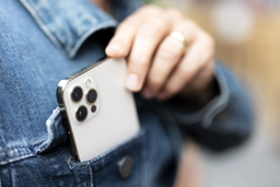 Уже снятый с производства iPhone 12 Pro рекордно подешевел в России