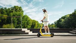 Самый летний транспорт Яндекс Go: новые электросамокаты Ninebot Max Plus и тариф в стиле такси