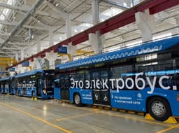 Комплектация лучше, чем у новой Lada Granta. «КамАЗ» привёз в Москву новые электробусы — у них увеличенная дальность хода, улучшенная климатическая система и адаптивный свет