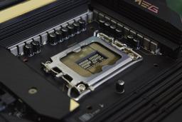 Процессоры Intel Core поколений Meteor Lake и Arrow Lake получат новый сокет