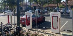 Tesla откроет станции Supercharger в США для всех, в том числе чтобы получить деньги от государства