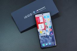 Snapdragon 8 Plus Gen 1, экран AMOLED 3K, 50-мегапиксельная камера с осевым стабилизатором и 4700 мА·ч. Представлен iQOO 10 Pro — первый в мире смартфон с 200-ваттной зарядкой