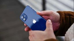Мрачные прогнозы не подтвердились: цены на iPhone в России вернулись к уровню начала февраля. Также подешевели другие смартфоны и ноутбуки