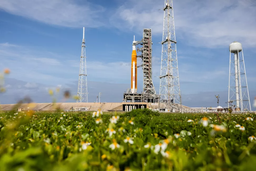 В NASA определились: объявлены сроки первого запуска огромной лунной ракеты Artemis 1