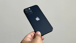 Назло санкциям: последний компактный iPhone рекордно подешевел в России