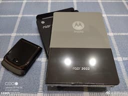 Это Moto Razr 2022: смартфон и его упаковку засняли вживую