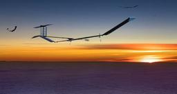 Уникальный стратосферный беспилотник Airbus Zephyr разбился в Аризоне после 64 дней полета. Ему всего несколько часов не хватило, чтобы установить новый рекорд длительности пребывания в воздухе