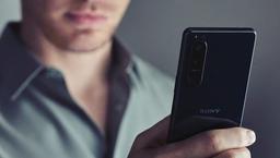 Потрясающие фотовозможности и компактный корпус. Sony дразнит анонсом Xperia 5 IV
