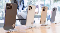 В России цены на одну и ту же модель iPhone уже различаются на 100 тысяч рублей