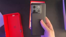 В комплекте с этим смартфоном поставляется ЗУ мощностью 160 Вт. В Сети появилось видео распаковки OnePlus 10T