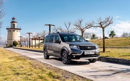 АвтоВАЗ начал отгрузку «упрощённых» Lada Largus