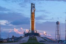 Старт лунной миссии NASA Artemis снова откладывается. На этот раз — из-за погоды