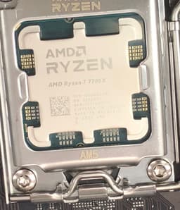 Это Ryzen 7 7700X. Предпродажный экземпляр впервые засветился на фотографии
