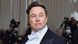 Зачем Илон Маск продаёт акции Tesla на миллиарды долларов