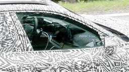 Новая Skoda Superb получит гигантский планшет в салоне. Появились первые фотографии