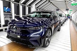 Европейские автогиганты Renault и Stellantis остановят производство из-за нехватки микросхем