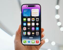 В этом плане iPhone 14 на несколько поколений отстаёт от Android. Мощность зарядки не превышает 29 Вт