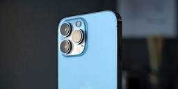 Впервые с момента запуска iPhone в 2007 году доля Apple превысила 50% на рынке мобильных устройств США