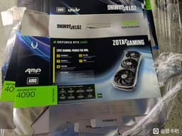 Сразу шесть видеокарт GeForce RTX 4090 на одном фото. Также есть снимок упаковки