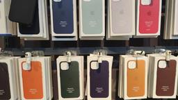 iPhone 14 Plus — первый смартфон серии Plus с 2017 года. Фотографии чехлов для iPhone 14