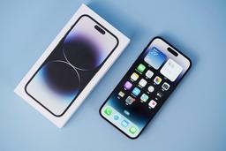 Некоторые iPhone 14 Pro и iPhone 14 Pro Max самопроизвольно перезагружаются во время зарядки