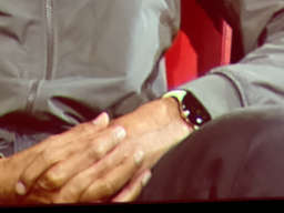Главу Google сфотографировали с неанонсированными часами Pixel Watch