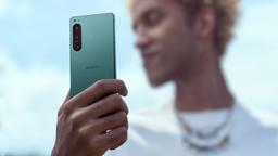 Представлен компактный смартфон Sony Xperia 5 IV: в комплекте не будет не только зарядного устройства, но и кабеля