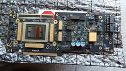 Похож на обычную видеокарту, но во многом совсем другой. Ускоритель Instinct MI100 сфотографировали без системы охлаждения
