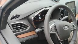 Топовую версию Lada Vesta NG с двумя работающими экранами показали на живых фото