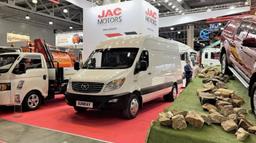 Китайский конкурент «ГАЗели» с дизайном Mercedes-Benz Sprinter: JAC Sunray поступил в продажу в России