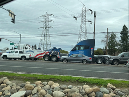 Поломанные Tesla Semi вызывают опасения по поводу надёжности электрических грузовиков