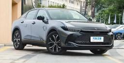 В РФ уже можно заказать полноприводный 234-сильный кросс-седан Toyota Crown 2023 — сколько за него просят?